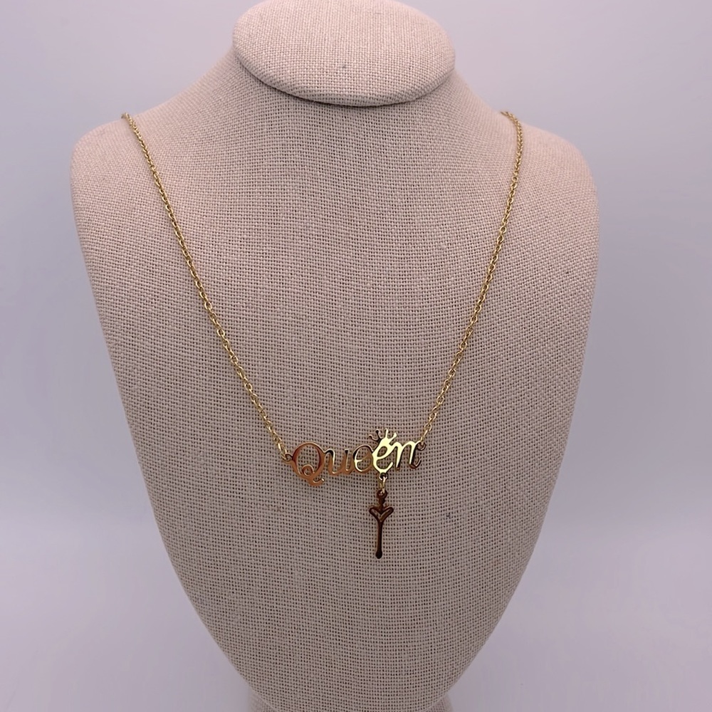 18K Gold Plated Letter Queen Crown Key Pendant Necklace - Picture 3 of 6